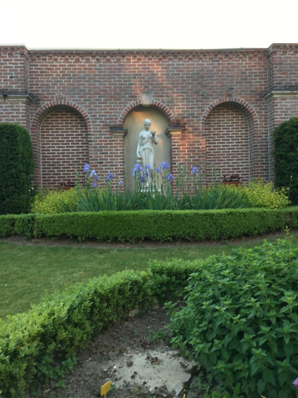 Entre Cour Et Jardin Bed & Breakfast Arras Eksteriør bilde